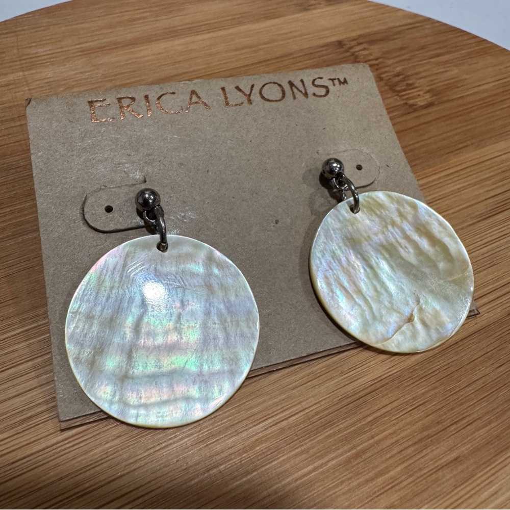 Erica Lyons Gold Shell Earrings - Picture 2 of 5